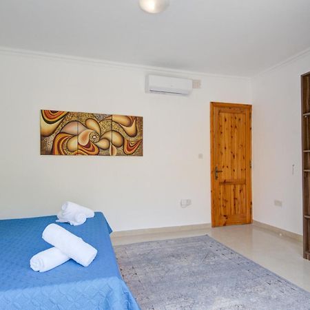 St Julian'S Unique 3-Bedroom Apartments Sleeps 9-10 San Julián Exterior foto